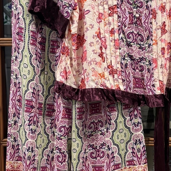 Clara Velvet-Trimmed Top and Pant Set, Size Medium - Picture 5 of 12